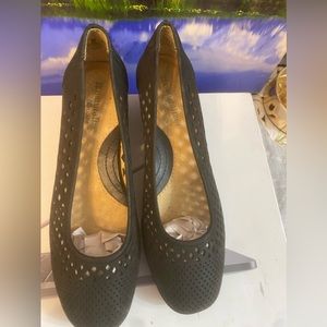 Black wedges women size 6M. Brand new condition.